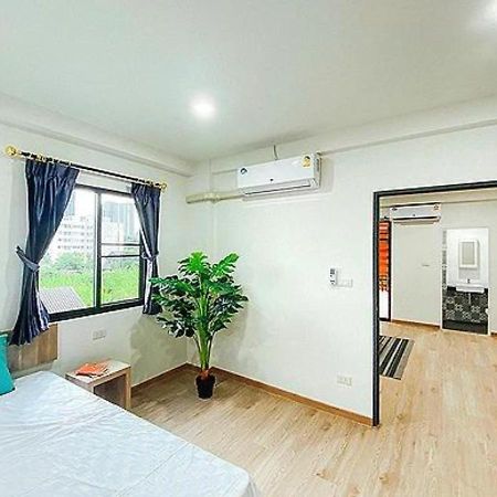 Gp House Apartment - Private Suite Room Sukhumvit 81 Bts Onnut Бангкок Экстерьер фото